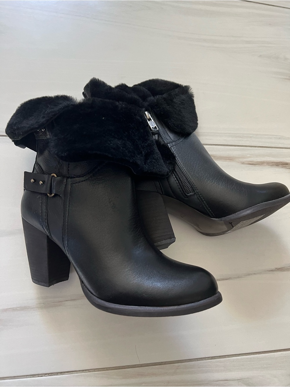 UGG Australia WM Jayne Leather Ankle Boots